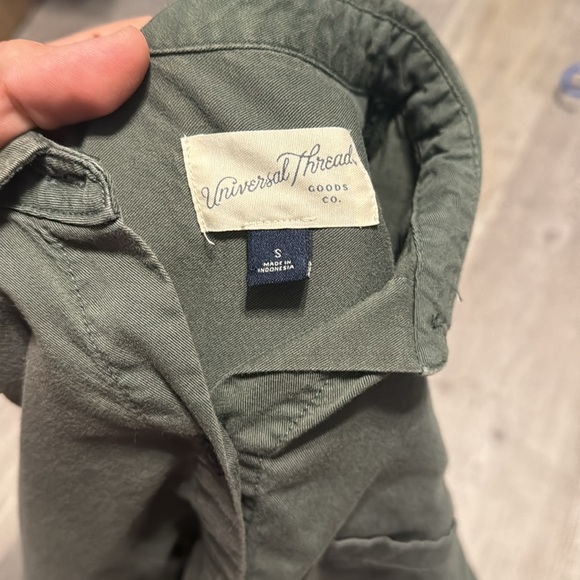 Universal Threads Button up - Picture 2 of 2